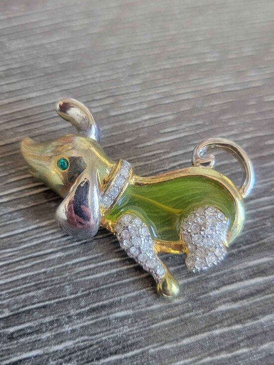 Jewelry - VINTAGE-style 1980's gold-tone pig brooch